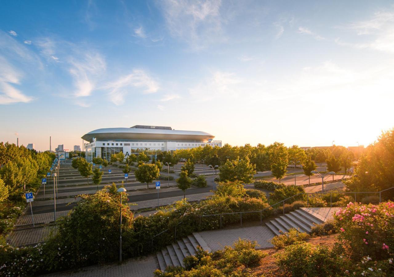 Hostel MHG Extérieur photo The stadium at sunset