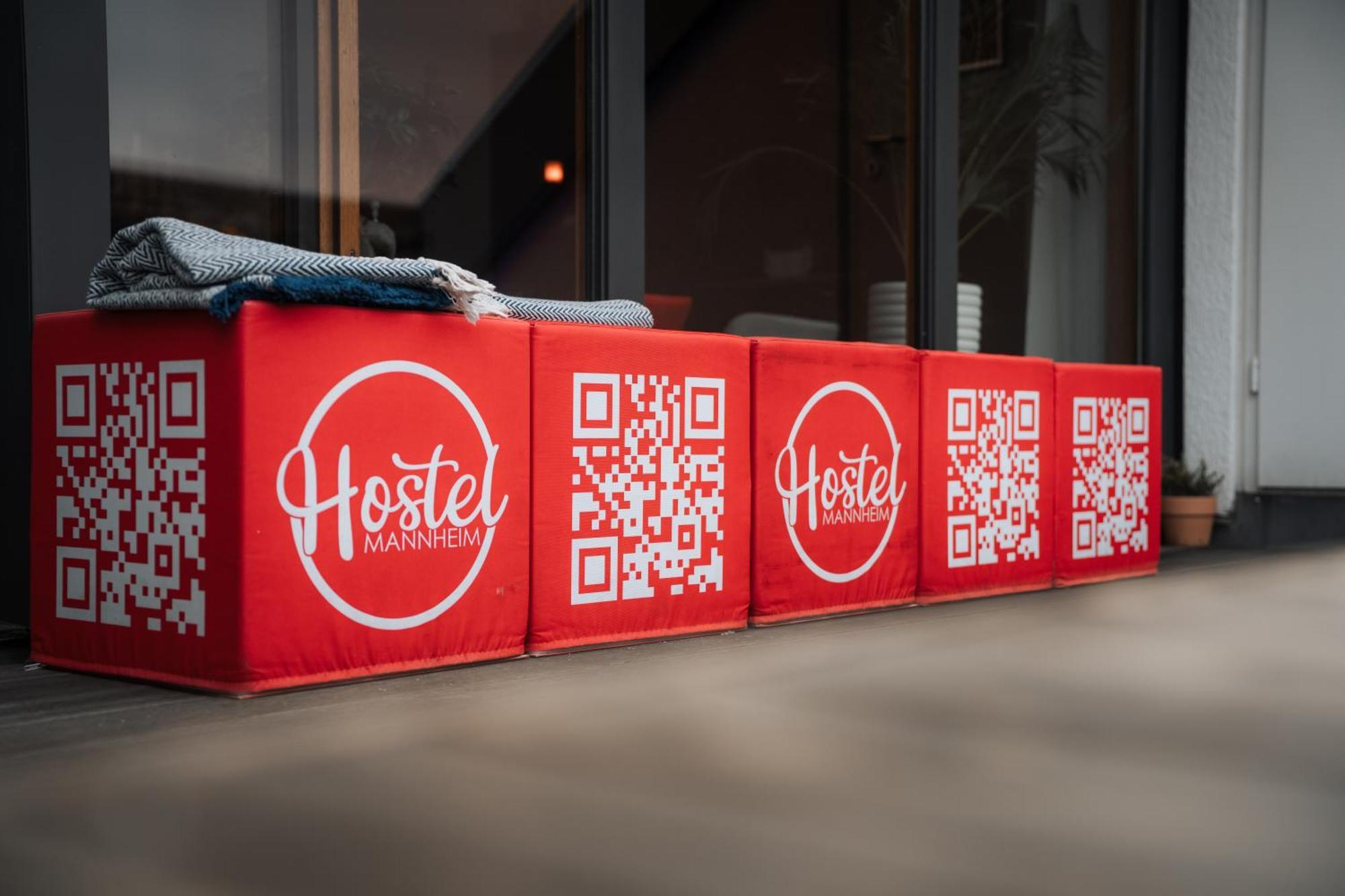 Hostel MHG Extérieur photo QR codes on a bench