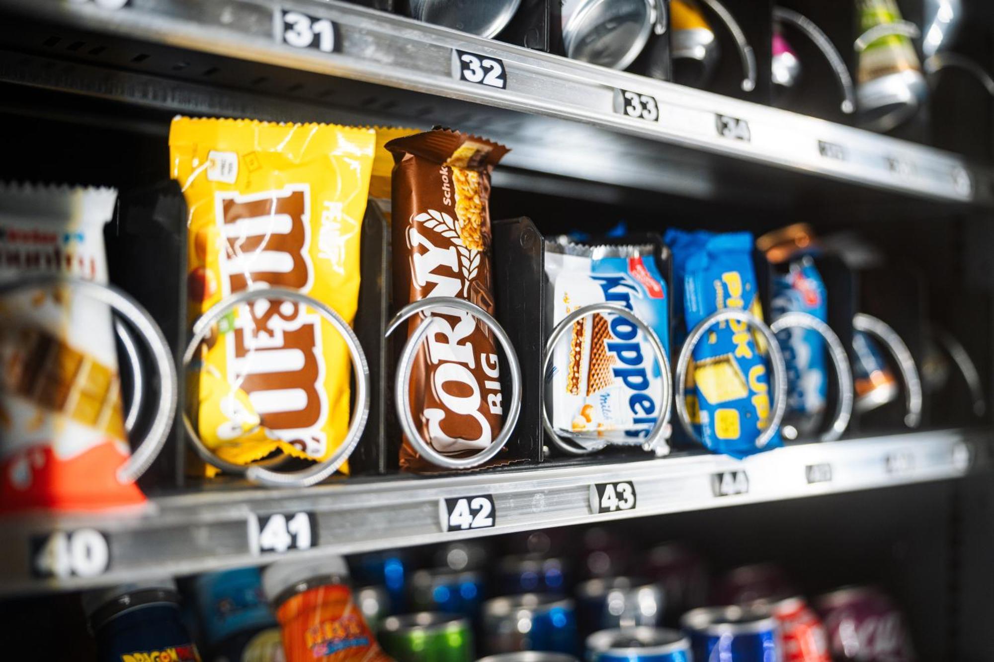 Hostel MHG Extérieur photo A vending machine