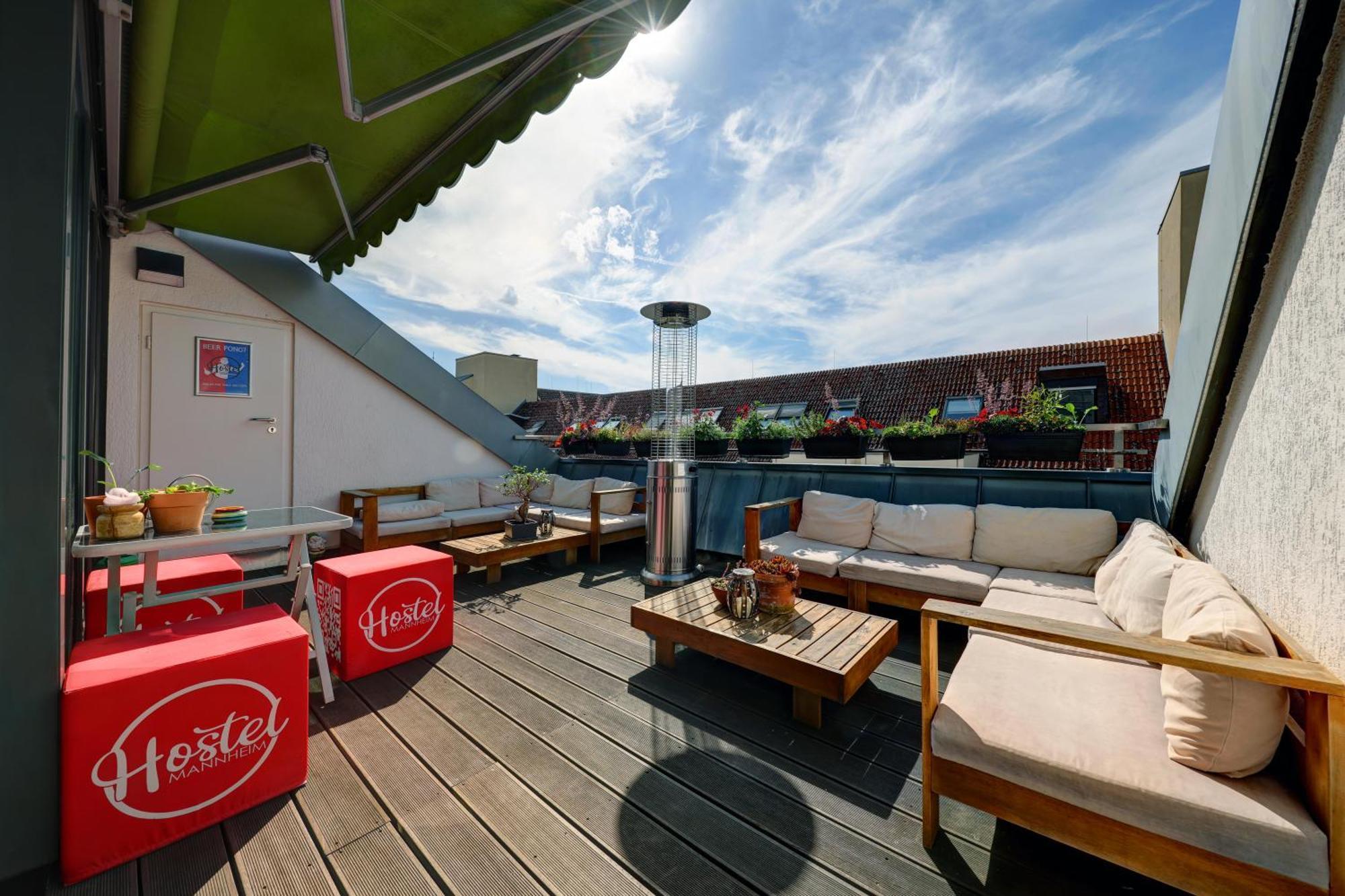 Hostel MHG Extérieur photo Rooftop terrace
